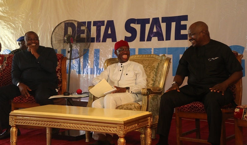 Delta State Governor, Senator Ifeanyi Okowa (middle); Hon. Leo Ogor (left) and Majority Leader, Hon. Tim Owhefere, during the 2017 Town Hall Meeting, at Isoko North Local Government Area, Delta State.