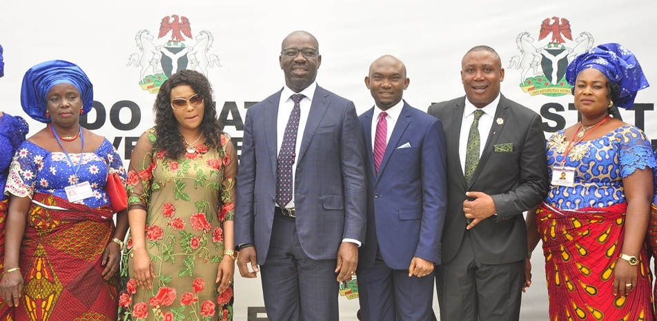 Edo State Governor, Mr. Godwin Obaseki (3rd left); Chief of Staff to the Governor, Chief Taiwo Akerele (3rd right); Special Adviser to the Governor on Special Duties, Hon. Yakubu Gowon (2nd right); President, Enibokun-Edoror Foundation, Mrs. Rosemary Edoror (2nd left); and other officials of the Foundation, after the courtesy visit by Board Members of the Foundation to the governor, at the Government House, Benin City, Edo State.