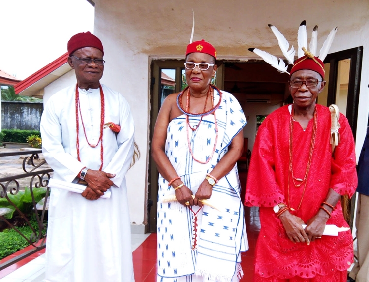 Omu of Okpanam/Anioma, Obi Martha Dunkwu flanked by Obi Adi Nwaokobia and Obi Abua Ozili (Asagba of Okpanam)
