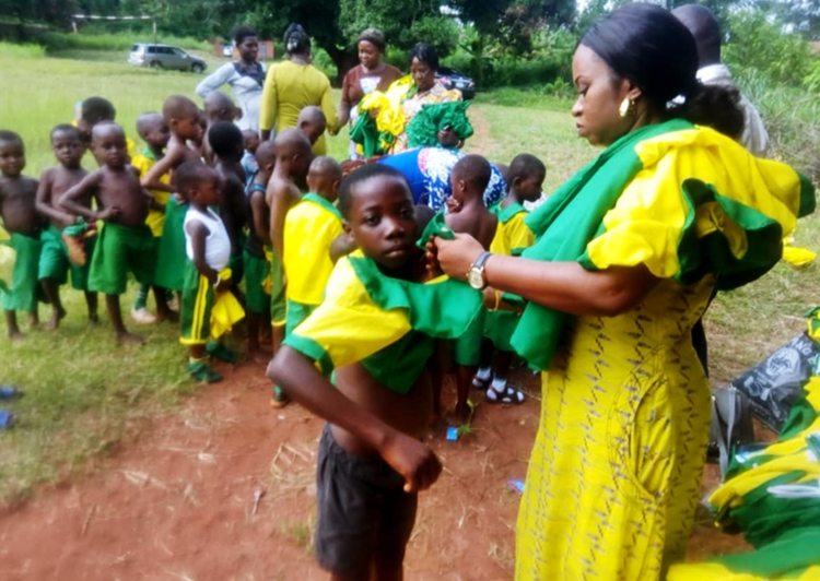 Wife of the Aniocha North Chairman, Princess Adaobi Oseme distributed over 100 new school uniforms, sandals and stockings to Pupils.