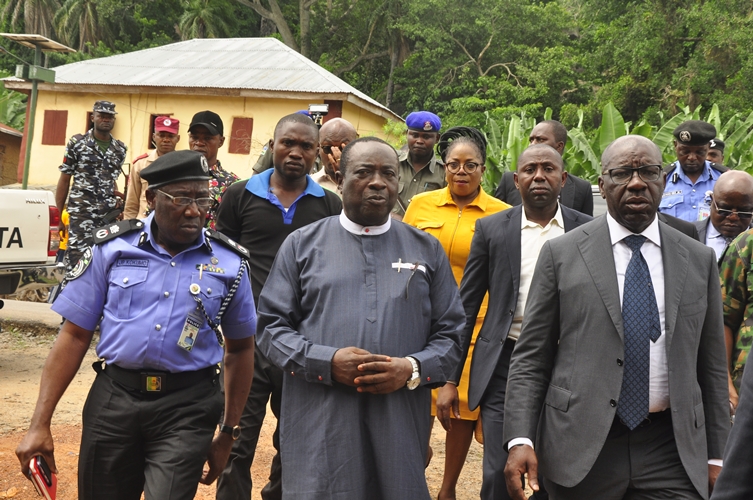 R-L: Edo State Governor, Mr Godwin Obaseki; Chairman Akoko-Edo Local Government Area, Hon. Don Oteh Umoru; and Edo State Commissioner of Police, Mr Johnson Kukomo, during the governor’s condolence visit to victims of the foiled robbery in Igarra, Akoko Edo Local Government Area, Edo State, on Monday, August 13, 2018.