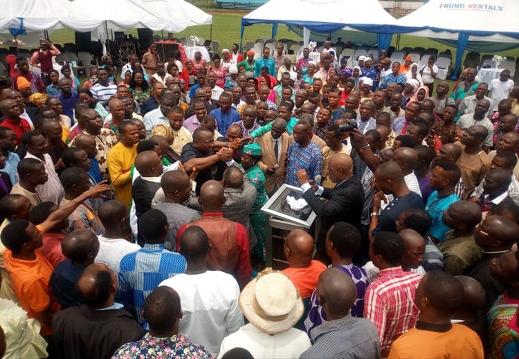 The Delta State Chairman of the Pentecostal Fellowship of Nigeria, (PFN) Bishop Kingsley Enakirerhi leading a prayer session with over 700 other Pastors for Rev. Francis Ejiroghene Waive, an All progressive Party (APC) House of Representative aspirant for Ughelli North, South Udu Federal Constituency