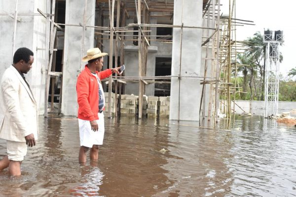 Friday Osanebi Inspects Flood Damages in Beneku (1)
