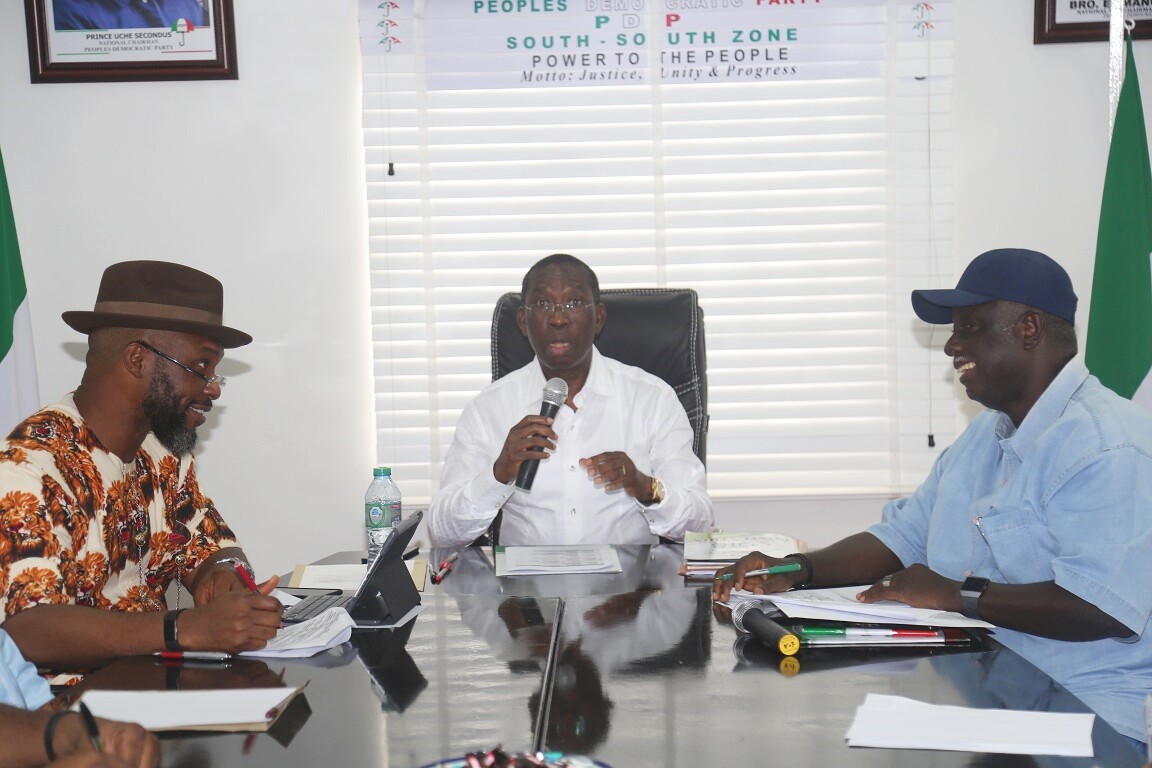 Delta State Governor, Senator Ifeanyi Okowa (middle); South-South PDP National Vice Chairman, Bro. Emmanuel Ogidi (right) and Hon. Osita Chidoka, during a Closed door meeting of PDP Convention Planning Committee, in Port Harcourt.