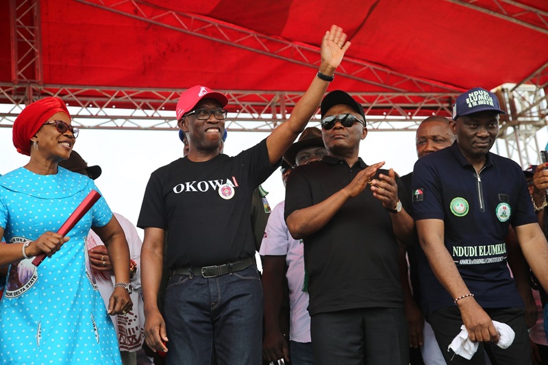 Delta State Governor, Senator Ifeanyi Okowa (2nd left); his wife, Dame Edith (left); Senator Peter Nwaoboshi (2nd right) and Hon. Ndudi Elumelu, during Delta State PDP Campaign, in Oshimili North Local Government Area.