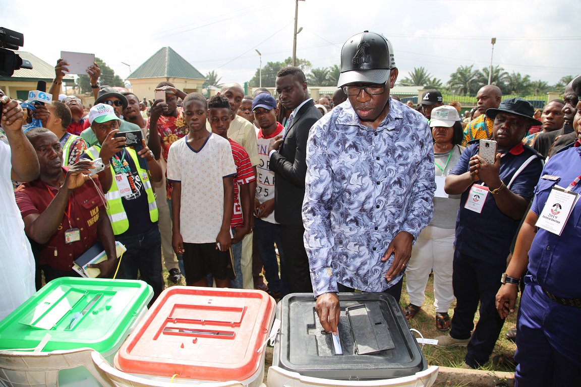Delta State Governor, Senator Ifeanyi Okowa, casting his vote at Ward 2, Unit 3. during the 2019 Presidential and National Assembly Elections, held in Omi Primary School Owa-Alero, Delta State