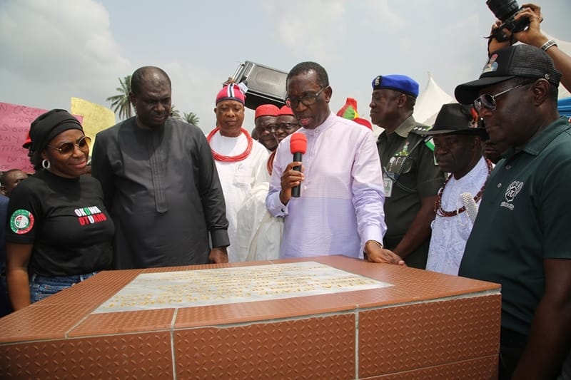 Delta State Governor, Senator Ifeanyi Okow (middle); Commissioner for Works, Chief James Augoye (right); Chairman, Isoko South Local Government Area, Hon. Itiako Ikpokpo (2nd left); President General Isoko Progresses Union, Chief Iduh Amadhe (2nd right) and Hon. Esievo Edna, during the Commissioning of Emede Ring Road with a Spur to Ovie Palace Road, Emede in Isoko South Local Government Area, Delta State.