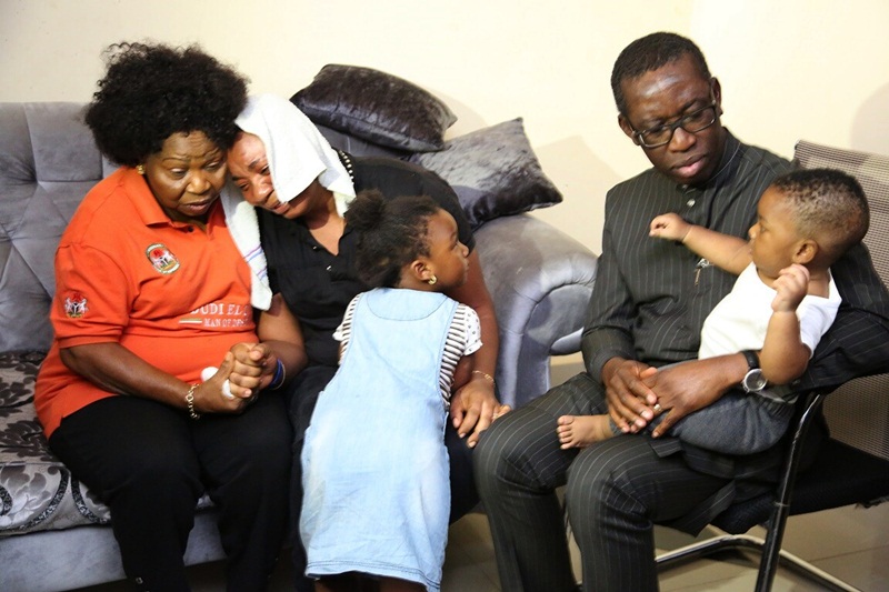 Delta State Governor, Senator Ifeanyi Okowa (right); Chairman, Delta State Civil Service Commission, Dame Nkem Okwuofo (left); Mrs. Veronica Ijei and her Children, during Governor Okowa condolence visit to the family of Late Mr Lawrence Ngozi Ijei, SA to the Governor on Youth Development in Asaba