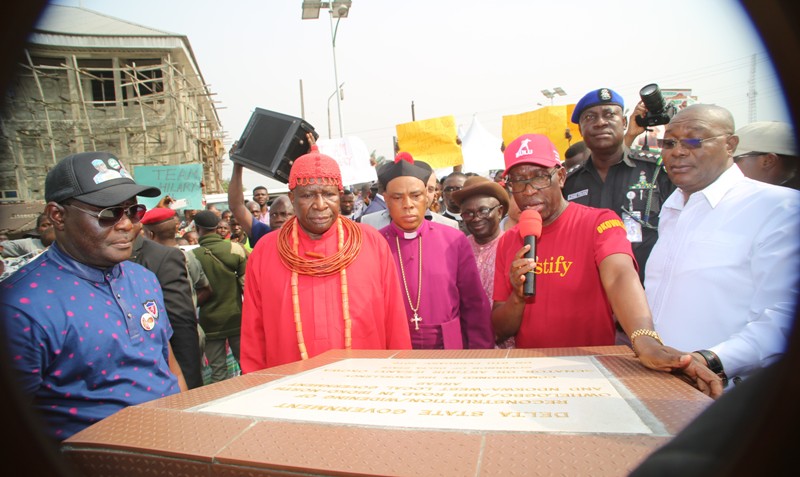 Delta State Governor, Senator Ifeanyi Okowa (2nd right), his Deputy, Barr. Kingsley Otuaro (right), HRM. Okpuzo I, the Odionlogbo of the Owhelogbo Kingdom (2nd left), Rt Revd John Aruakpor (3rd left), Chief James Augoye (left), during the commissioning of the Newly ReconstructionWidening of OwhelogboAbbi Road in Isoko North and Ndokwa West LGAs At Owhelogbo.