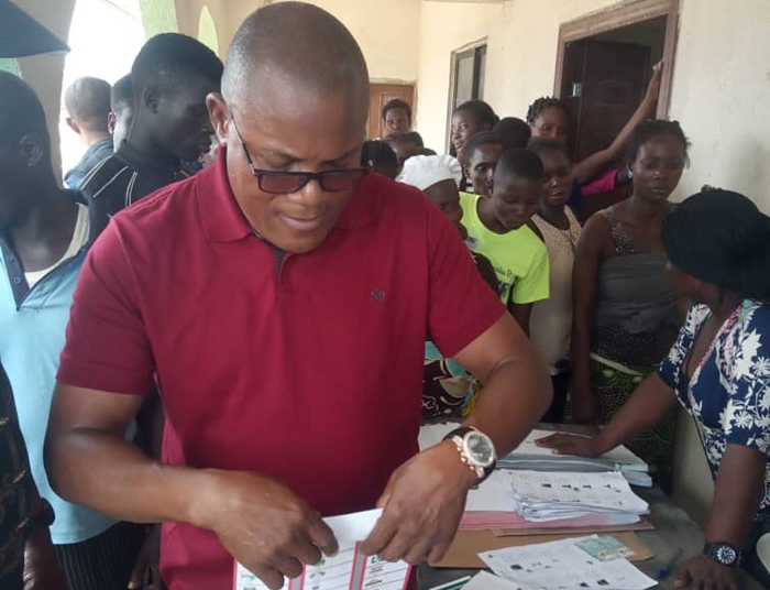 Delta PDP Campaign DG, Rt. Hon. Funkekeme Solomon casting his vote