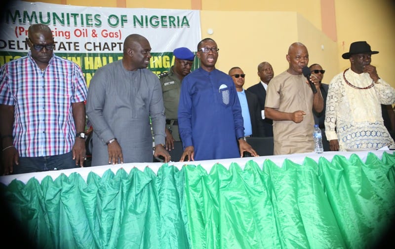 Delta State Governor, Senator Ifeanyi Okowa (3rd left), State PDP Chairman, Kingsley Esiso (left), Chairman, Isoko South Local Government Council, Hon Itiakor Ikpokpo (2nd left) , Chairman, Host Communities (Producing Oil and Gas), Delta Chapter, Evang. Gabriel Isibeluo (2nd right), and the President General, Isoko Development Union, Chief Anamade Idu, during during a mega Town Hall meeting organised by HOSTCOM at Isoko Unity Hall, Oleh roundabout, Isoko South LGA.