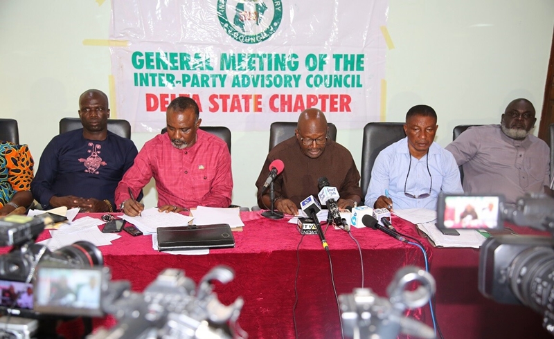 Delta State IPAC Chairman, Mr. Fred Obi (middle); Deputy Chairman, Lordson Ehwubare (2nd right); Secretary, Amb. Peter Emuakpoye (2nd left); Chief Hon. Efe Josiah (left) and Public Relations Officer, Comrade Sylvester Umudjane, during a Press Conference by the Association of Political Parties on the Review of 2019 General Elections.