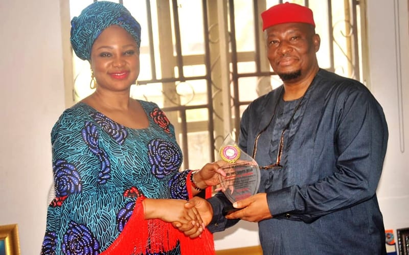 L-R: Chief Shimite Bello receiving Award from Anioma Media Associates being Presented by the National Coordinator, Prince David Diai