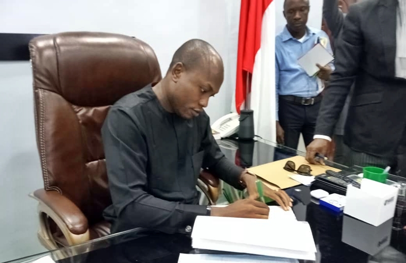 Dr. Michael Tidi, Chairman of Warri South Local Government Area Signing the Delta-Ukpokiti Industrial City MOU