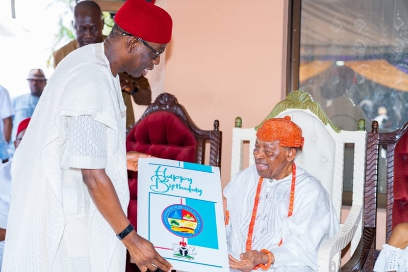 Delta State Governor, Senator Ifeanyi Okowa (left) and His Royal Majesty, Asagba (Prof.) Chike Edozien the Asagba of Asaba, during the 28th Coronation Anniversary and 95th Birthday of Asagba of Asaba. held at Asagba Palace Asaba