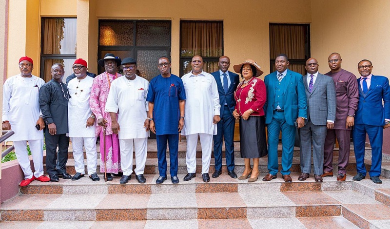 Delta State Governor, Senator Ifeanyi Okowa (6th left); Deputy Governor of Delta State, Barr. Kingsley Otuaro (7th left); Speaker, Delta State House of Assembly, Rt. Hon. Sheriff Oborevwori (5th left) and Others, during the Swearing-in of Newly Special Advisers to the Governor of Delta State, in Government House Asaba.