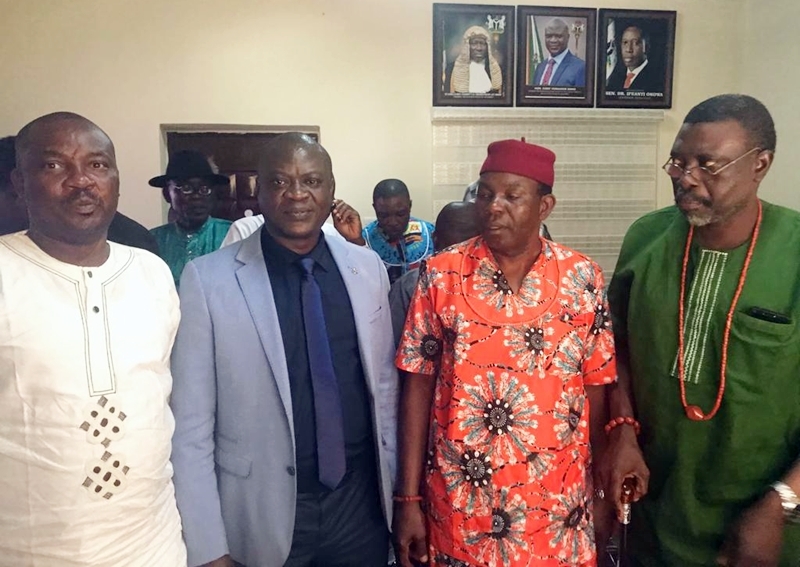 Hon Ferguson Onwo, Member Representing Isoko South 2 Constituency flanked by Leaders of Umeh and Erohwa Communities