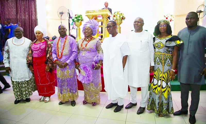 Delta State Governor, Senator Ifeanyi Okowa (4th right); Deputy Governor of Delta State, Barr. Kingsley Otuaro (3rd right); his wife, Engr. Ebierin (2nd right); Speaker, Delta State House of Assembly, Rt. Hon. Sheriff Oborevwori (left); his wife, Mrs. Efetobore (2nd left);Hon. Julius Pondi (right); Hon. Guwor Emomotimi (3rd left) and his wife, Mrs. Timi-Ebi, during a Thanksgiving Service of Hon. Emomotimi and Baby Dedication of Niki-Guwor Venessa, at Redemption Hall Mega Parish RCCG (Delta 5 Head Quarters) Bright Hope Street, Off Airport Road Warri.