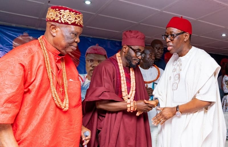 Delta State Governor, Senator Ifeanyi Okowa (right) exchanging pleasantries with the Obi of Abavo Kingdom, HRM Obi Uche Irenuma II, and the Chairman, Delta State Traditional Rulers Council and Obi of Owa Kingdom, Dr. Emmanuel Efizomor II (left), during the 21st Ogwa Ika 2019 at Abavo Hall in Ika South LGA.