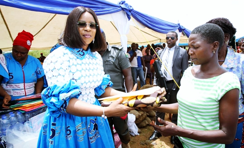 Delta State First Lady, Dame Edith Okowa Distributing Gift Items