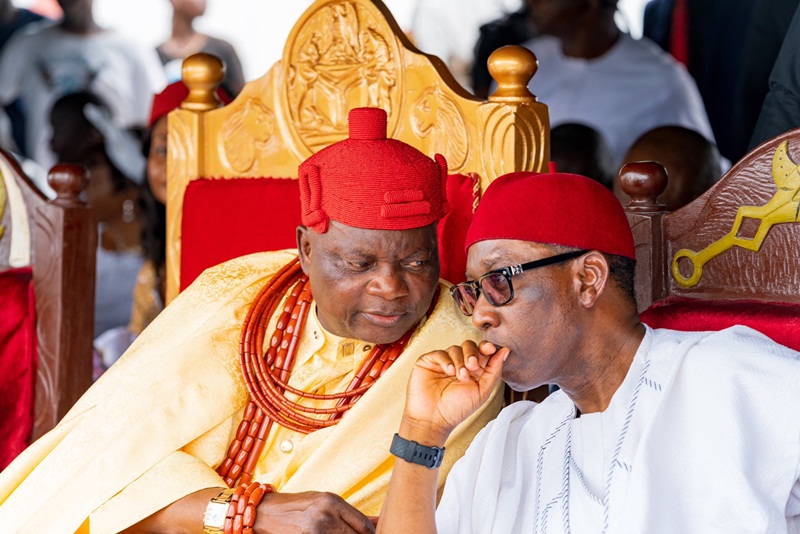 Delta State Governor, Senator Dr. Ifeanyi Okowa (right) and His Royal Majesty, Ogurimerime Ukori 1, Ovie of Agbon Kingdom, during the Official Opening of the Ultra-Modern Palace of Agbon Kingdom.