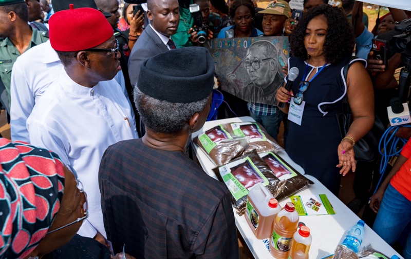 Osinbajo and Okowa Inspecting Products Of Different Entrepreneurial Programmes of the Delta State Government.