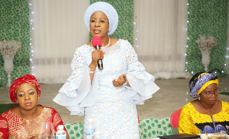 Dame Edith Okowa, Wife of Delta Governor addressing Wives of Traditional rulers in the State at Unity Hall, Government House Asaba