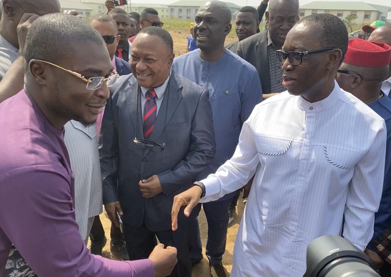 Delta State Governor, Senator Ifeanyi Okowa (right) receiving compliments from the founder Oghenero Alakpodia Foundation, Mr. Oghenero Alakpodia during the commissioning of projects in Delta State University, Oleh Campus.