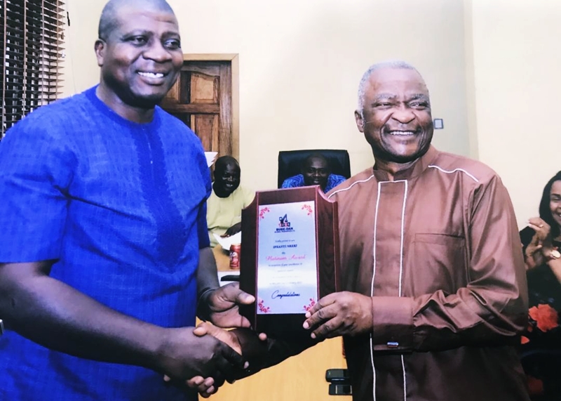 Mr Patrick Nkeki receiving special service and excellence award from Mr Ifeanyi Agbeyeke, a Member of the Delta State Civil Service Commission