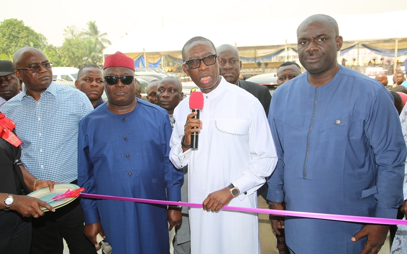 Delta State Governor, Senator Dr. Ifeanyi Okowa (2nd right); Chairman (DESOPADEC), Bashorun Askia Ogieh (2nd left); Hon. Erijo Johnson (left); Chairman, Isoko South Local Government Area, Hon. Itiako Ikpokpo (right) and Others, Commissioning the newly constructed Modern Civic Centre ,Uzere, Delta State.  Saturday, January 25, 2020