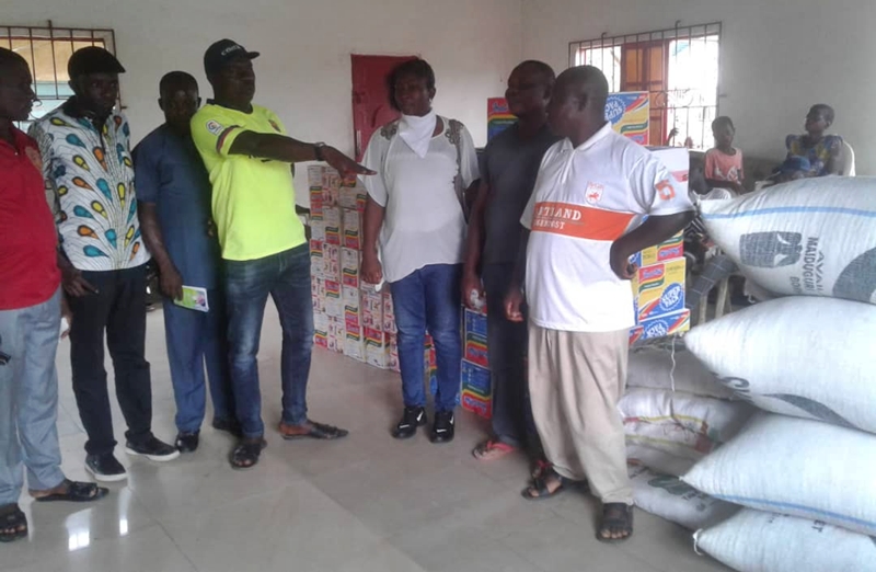 Engr Isaac Omafuaire Presenting Food Items to Olomu Communities