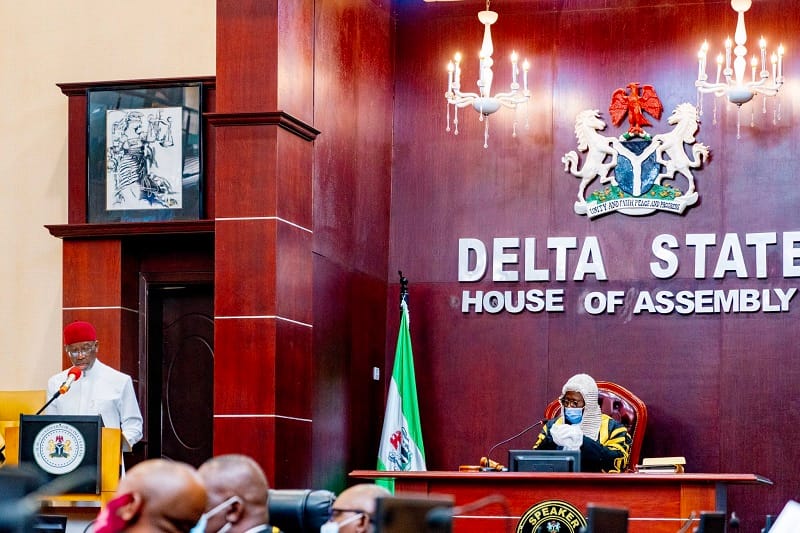 Delta State Governor, Senator Dr. Ifeanyi Okowa (left) and Speaker, Delta State House of Assembly, Rt. Hon. Sheriff Oborevwori (right) during the presentation of the 2021 Delta Budget/ Appropriation Bill to the House by the Governor on Tuesday, October 27, 2020. (Pics: twitter.com/@iaokowa)