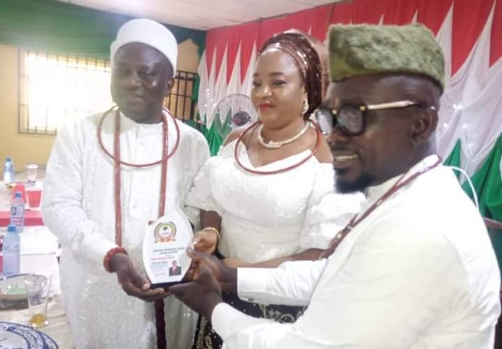 Left - Olorogun Abel Ogheneovo Esievo, his wife receiving the Award from the President of the Urhobo Progress Union, UPU, Asaba branch, Mr. Austin Akpede during the Award ceremony held at the NLC hall, Asaba