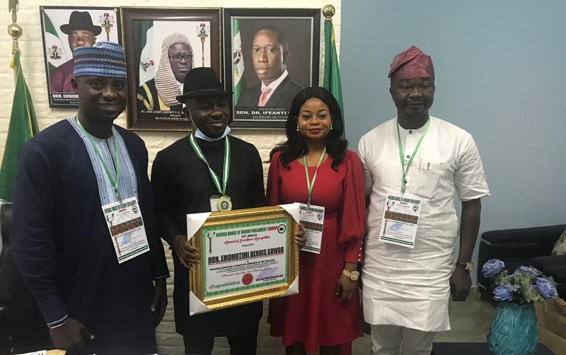 Hon Emomotimi Guwor (2nd left) with the Most Effective and Proactive Lawmaker for the Year 2020 Award, by the Nigeria House of Dream Parliament