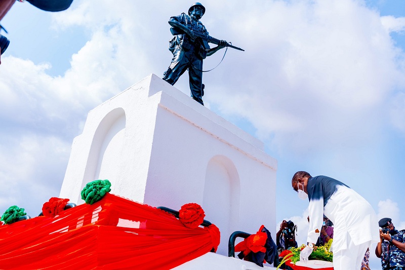 Delta Governor, Senator Dr. Ifeanyi Okowa, laying a Wreath in honour of the fallen Heroes during the 2021 Armed Forces Remembrance Day celebration at the Cenotaph, Asaba on Friday, January 15, 2021