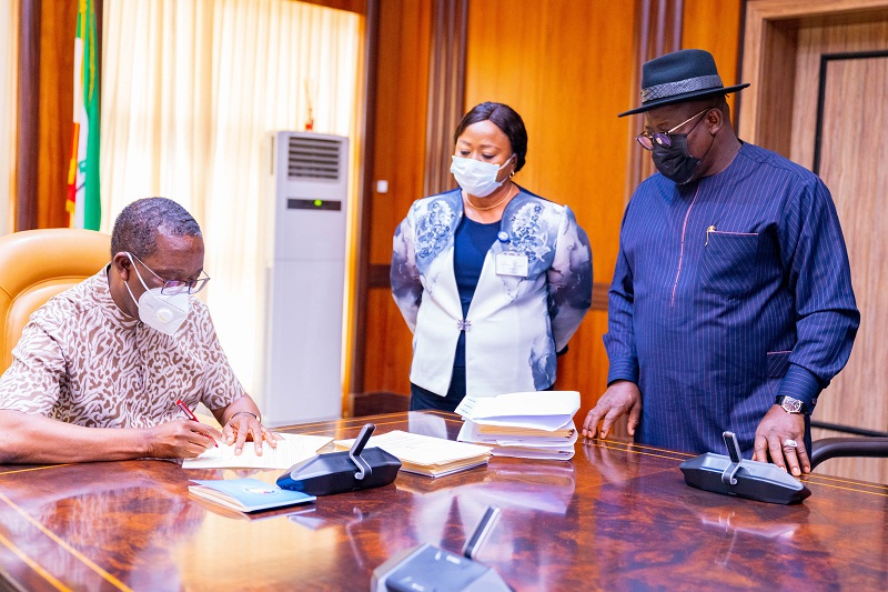 L-R: Delta Governor, Senator Dr Ifeanyi Okowa signing into law the bills formally establishing the three newly approved universities in the State as passed by the House of Assembly, while the Clerk of the House, Mrs. Lyna Ocholor and the Speaker, Rt .Hon . Sheriff Oborevwori look on in Government House, Asaba on Thursday, February 25, 2021.(Pix Yinka Oladosun)
