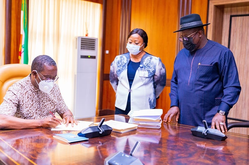 L-R: Delta Governor, Senator Dr Ifeanyi Okowa signing into law the bills formally establishing the three newly approved universities in the State as passed by the House of Assembly, while the Clerk of the House, Mrs. Lyna Ocholor and the Speaker, Rt .Hon . Sheriff Oborevwori look on in Government House, Asaba on Thursday, February 25, 2021.(Pix Yinka Oladosun)