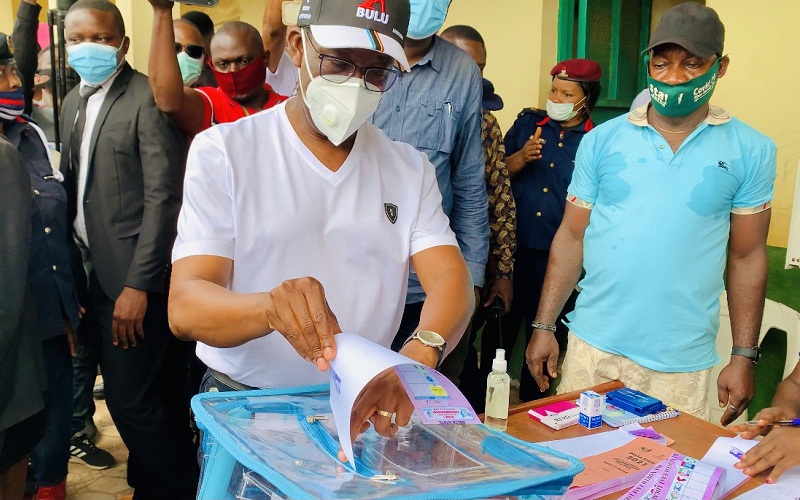 Delta Governor, Senator (Dr) Ifeanyi Okowa, casting his vote during the State Local Government Elections at Unit 3, Ward 3,Owa-Alero in Ika North East LGA on Saturday, March 6, 2021. (Pix: Bripin Enarusai)