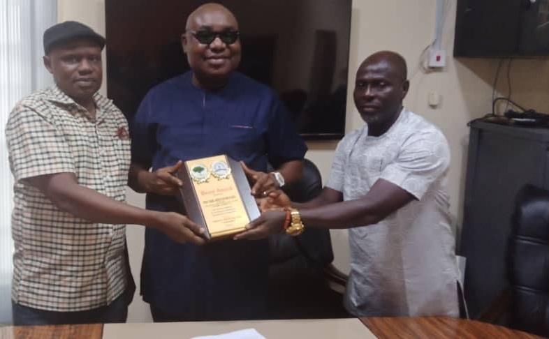 FUPRE Vice Chancellor, Prof. Akpofure Rim-Rukeh (Middle), Mr. Gabriel Ejoba, PG, Ugbomro Community (Left) and Chief Ikpi Bernard (Right) during a presentation of trophy to the VC.
