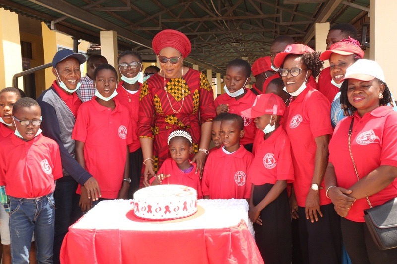 Wife of the Delta State Governor and founder, O5 Initiative, Dame Edith Okowa (Middle) and some sickle cell patient cutting the cake to celebrate the 2021 World Sickle cell day held at the Delta State Sickle cell Referral Centre, Asaba Specialist Hospital Asaba on Saturday, June 19, 2021. (PIX: NORBERT AMEDE)