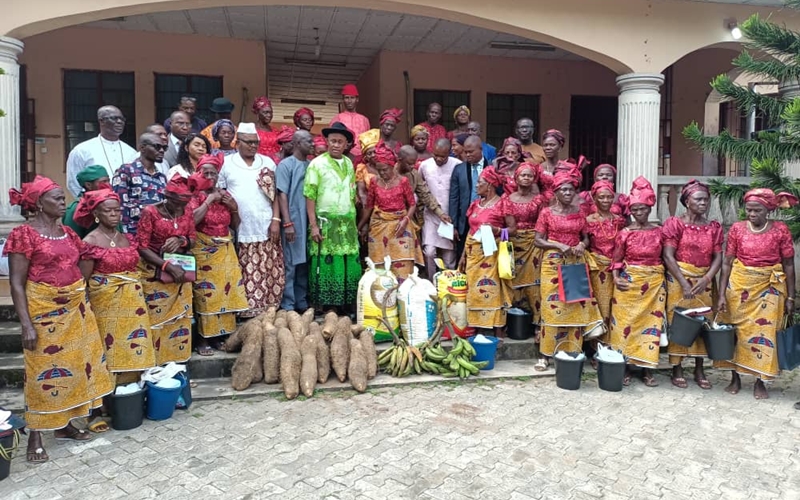 Evweya (Women) of Otefe-Oghara community with Rector of the Delta State Polytechnic, Otefe-Oghara, Prof Emmanuel Ogujor (Center on Hat) during an appreciation visit by the women to the Rector and school management on Wednesday, July 28, 2021.