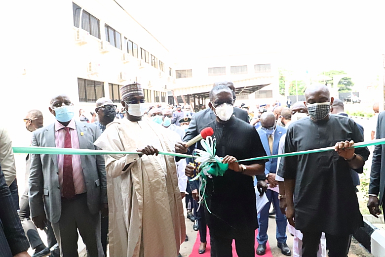 Delta Governor, Senator Ifeanyi Okowa (2nd right); inaugurating the newly built Staff Quarters, clinic, and administrative block for the DSS office in Asaba by the  Minority leader and member representing Aniocha/Oshimili Federal Constituency in the House of Representatives, Rt. Hon. Ndudi Elumelu (right). Representative of the Director General, DSS, Mohammed Ngoshe (2nd left); State Director, DSS, Caleb Adebiyi (left) and Others on Wednesday, July 28, 2021.
