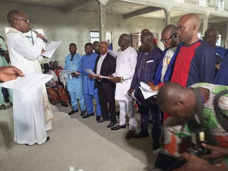Rev. Fr. Daniel Odogoro officiating the swearing-in of the New Afiesere community executives with Mr. Ogwho Ogheneruemuse Samson as chairman, youth/employment committee, Mr. Edafifue Lucky, Vice Chairman, Mr. lchipi Lucky as Secretary, Mr. Ovuakporaye Vincent as Treesurer, Mr. Obrako Oyibo as P.R.O