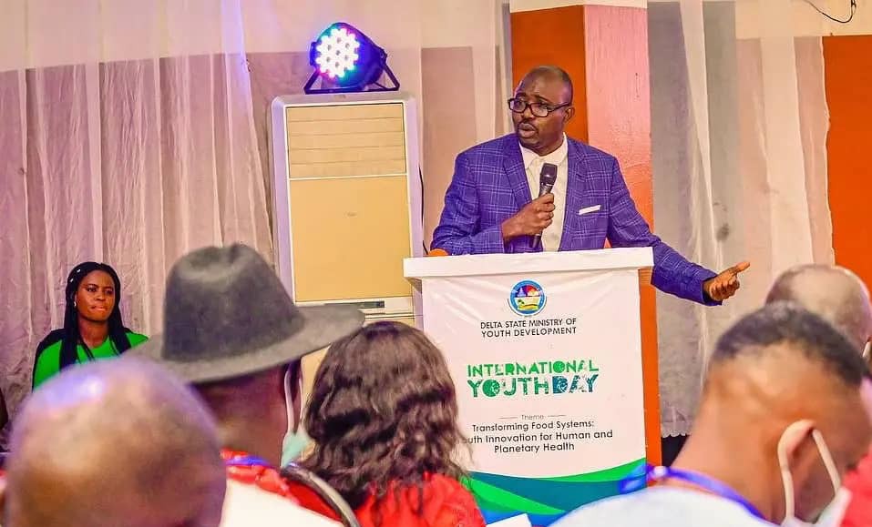 Dr Eric Nwachukwu speaking at the 2021 International Youth Day Master Class organised by the Delta State Ministy of Youth Development