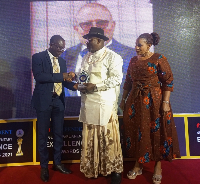 Chief Sheriff Oborevwori (middle), being presented with the Award by the Managing Director of the Independent Newspaper, Mr Steve Omanufeme, while his wife, Mrs Tobore Oborevwori looks on.