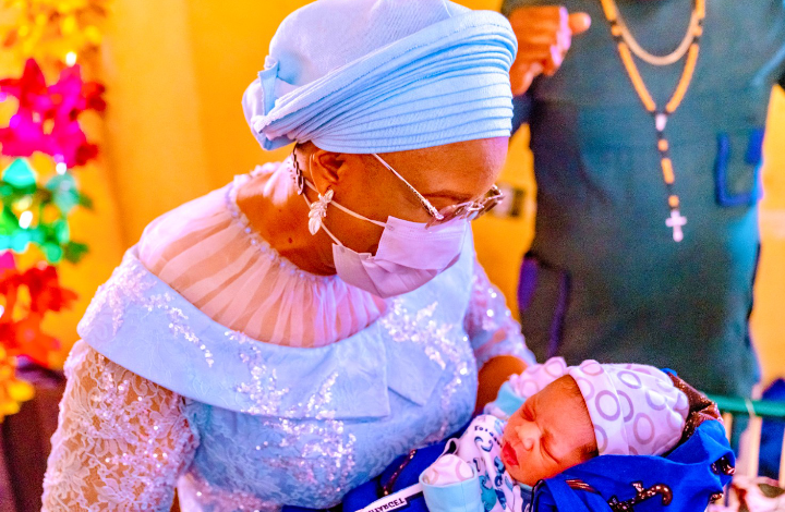 Wife of Delta Governor, Dame Edith Okowa holding the first baby of the Year in Delta State, Miss Edith Marvin Enyosa, born at 12:01am on January 1, 2022 at the Central Hospital Agbor.