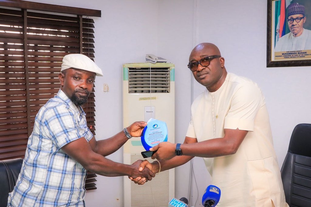 Secretary to Delta State Government, Patrick Ukah presenting a Plaque of Honour to Hero-Tanker Driver, Ejiro Otarigho
