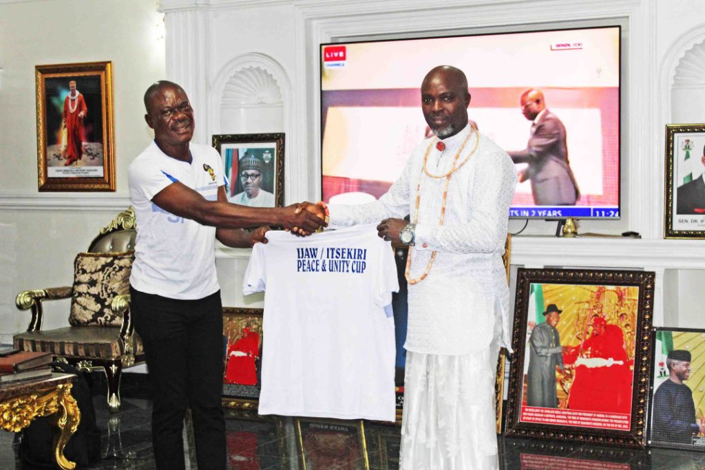 Sheriff Mulade presenting Ijaw/itsekiri Peace and Unity Football Tournament Jersey to Gbaramatu Monarch at Oporoza.