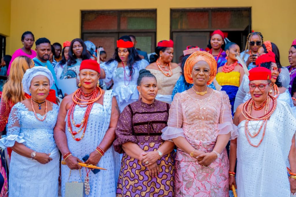 Dame Edith Okow in a group photograph with Royal Mothers in the state