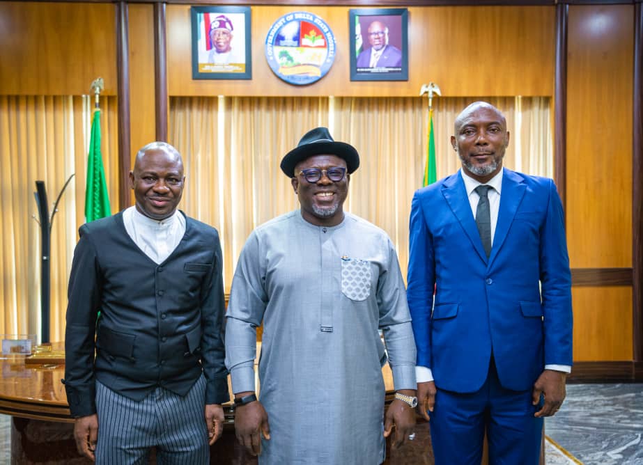 Delta Governor, Rt. Hon Sheriff Oborevwori (middle), with the newly elected Speaker of the State House of Assembly, Rt. Hon Emomotimi Guwor (left) and his Deputy, Rt. Hon Arthur Akpowowo (right) when the duo paid a visit to the Governor shortly after their swearing-in on Tuesday, June 13, 2023 (Press Unit, Delta Govt House)
